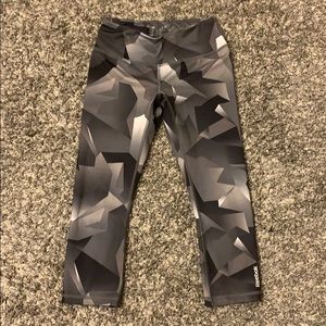 Geometric pattern leggings